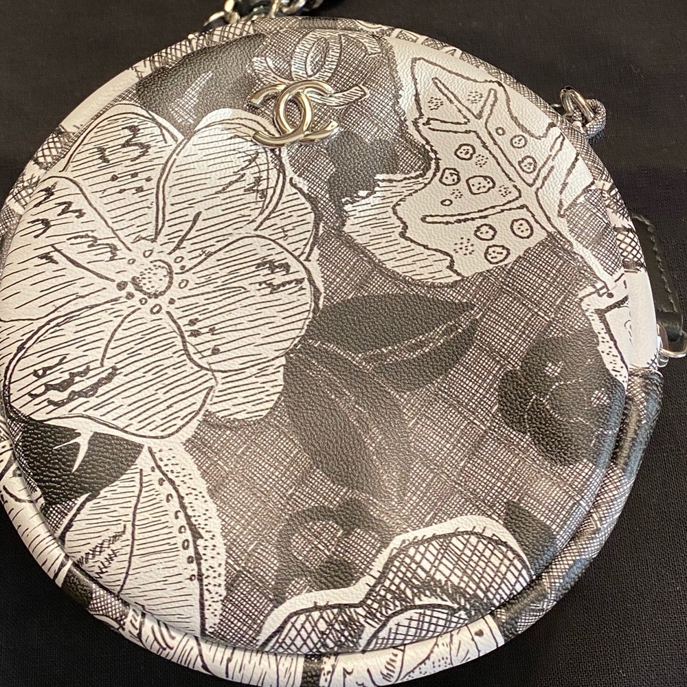 CHANEL Limited Edition Floral Round Crossbody - Picture 5 of 7